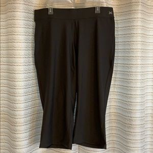 Size XL Dark Grey Athletic Capri Pants